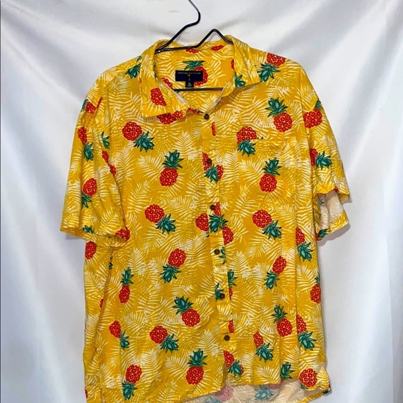 Margaritaville MENS size XL Yellow Red Pineapple Casual Button Down Shirt RAYON - Picture 1 of 12